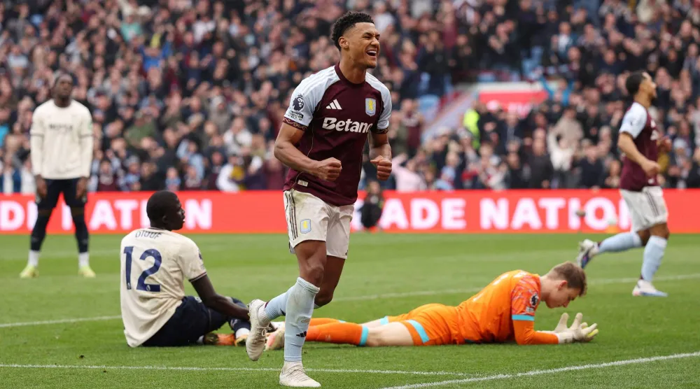 رصيد آستون فيلا إلى 54 نقطة (رويترز)