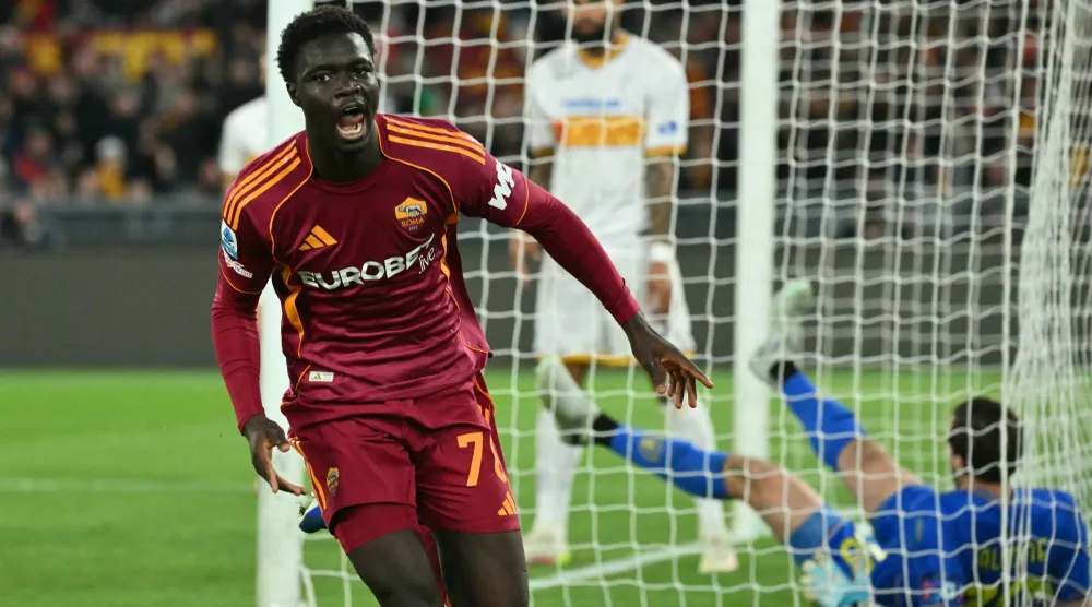 روبينيو فاز يحتفل بهدف الفوز لروما على ليتشي (أ.ف.ب)