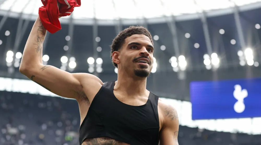 مورغان غيبس وايت نجم نوتنغهام فورست (إ.ب.أ)