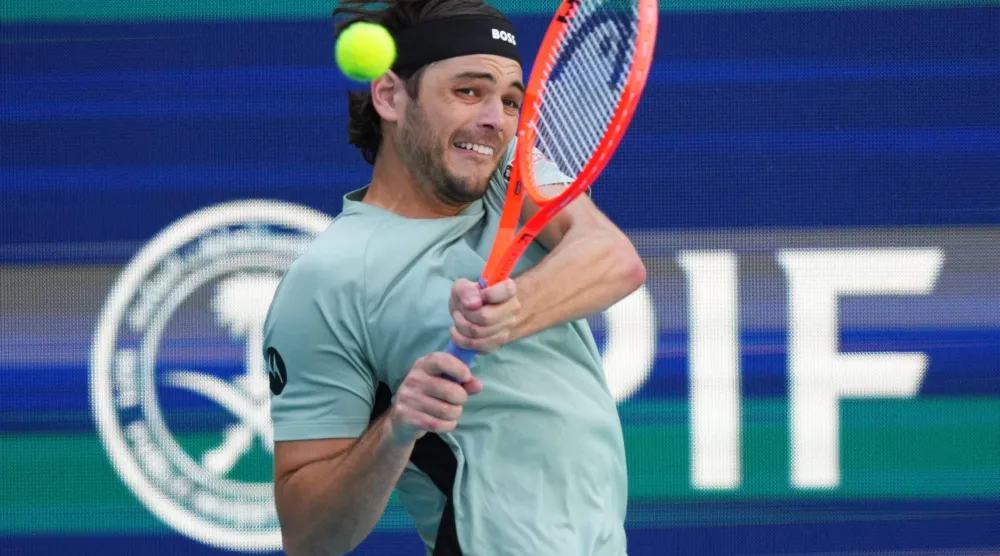 الأميركي تايلور فريتز يتألق في ميامي (أ.ف.ب)