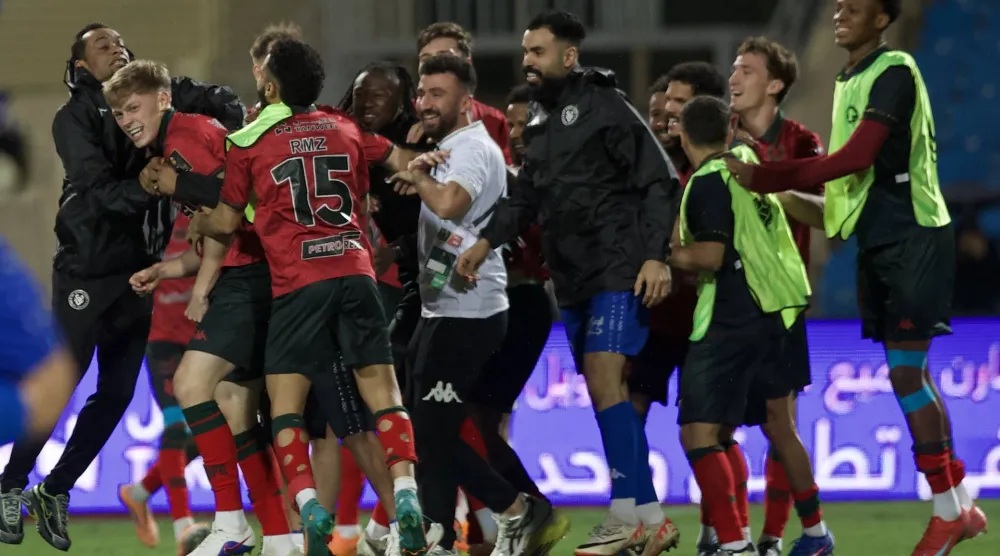 فرحة لا تنسى عاشها لاعبو الخلود بعد التأهل لنهائي كأس الملك (تصوير: نايف العتيبي)