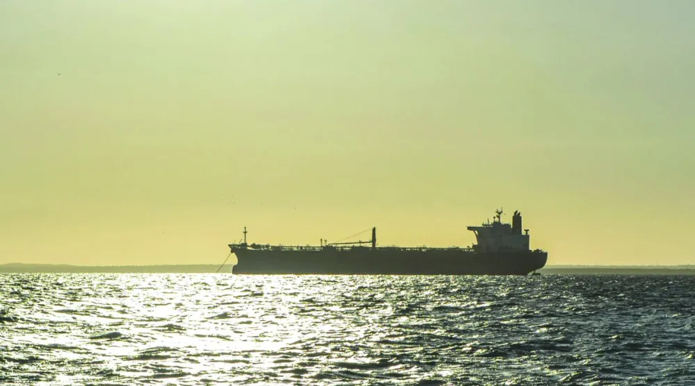 
هيئة عمليات التجارة البحرية البريطانية تكشف عن استهداف سفينة شحن قبالة سواحل الشارقة (قنا)