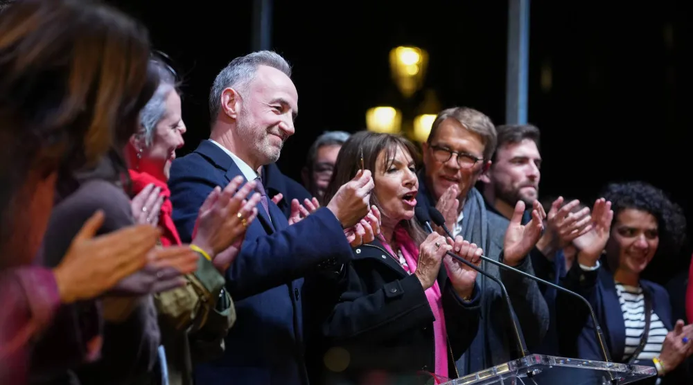 المرشح اليساري إيمانويل غريغوار (48 عاما) الفائز في بلدية باريس (أ.ب)