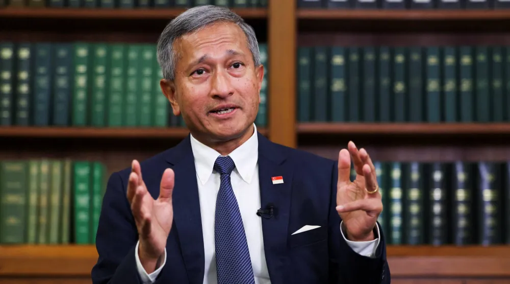 وزير خارجية سنغافورة فيفيان بالاكريشنان يدلي بتصريحات لوكالة «رويترز» (رويترز)