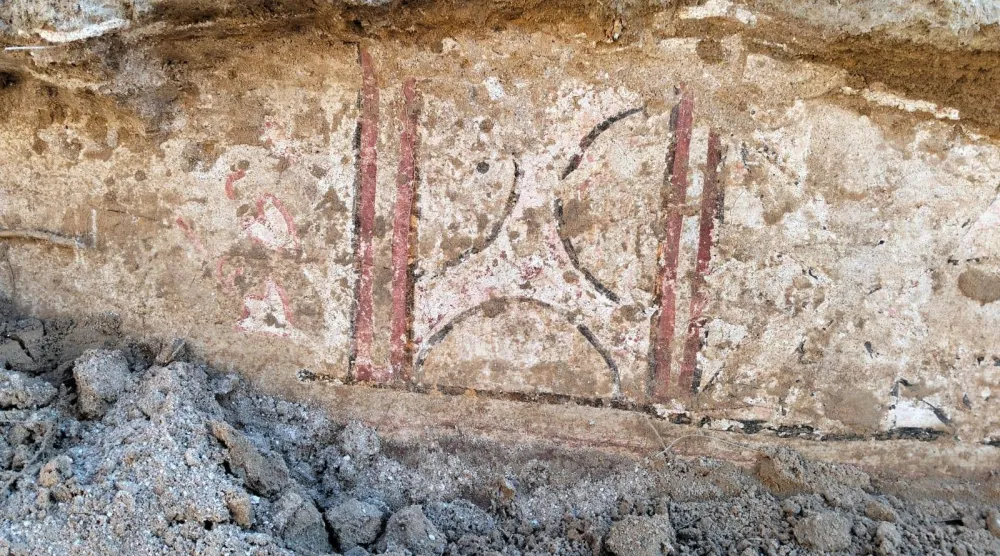 الاكتشاف الأثري الجديد تضمن رسومات وزخارف مرتبطة بالحياة الرهبانية (وزارة السياحة والآثار المصرية)