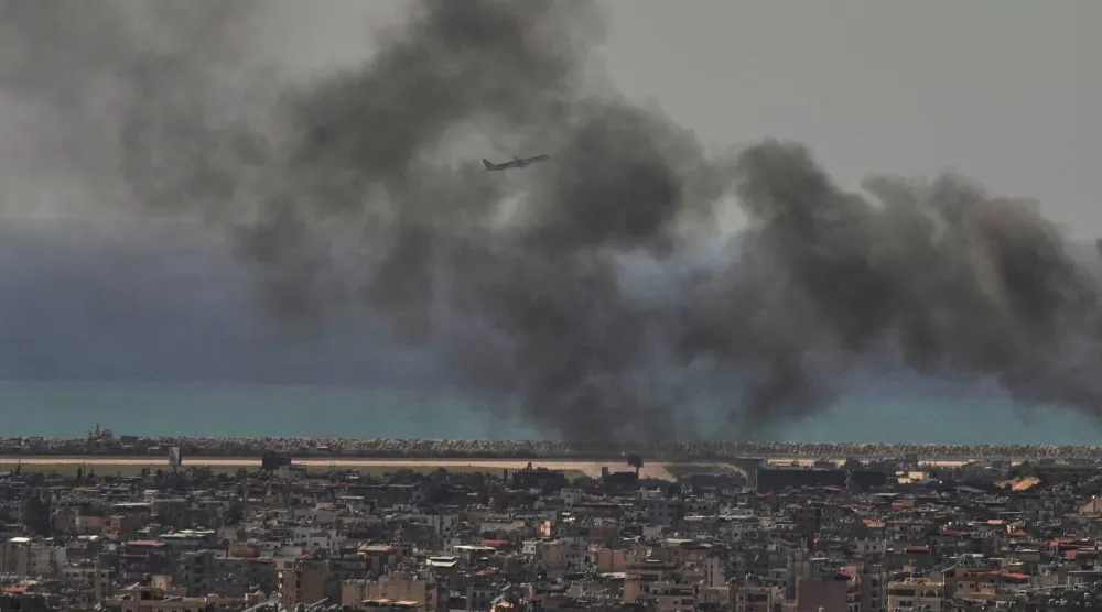 دخان يتصاعد من موقع تعرّض لغارة إسرائيلية في الضاحية الجنوبية لبيروت، لبنان 17 مارس 2026 (أ.ب)
