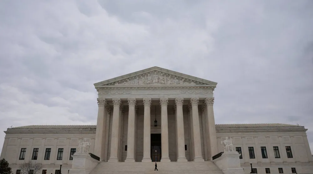 المحكمة العليا الأميركية تراجع قوانين الانتخابات بالبريد