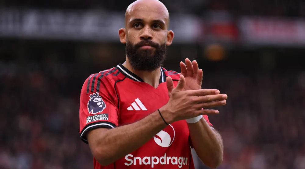 برايان مبويمو خارج معسكر الكاميرون للإصابة (إ.ب.أ)