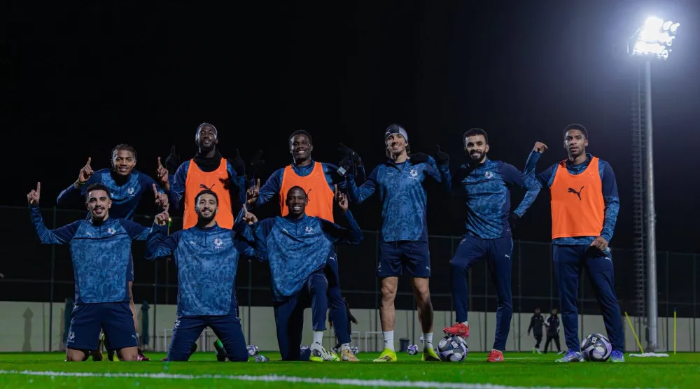 لاعبو نيوم في لقطة جماعية بعد نهاية التدريبات (نادي نيوم)