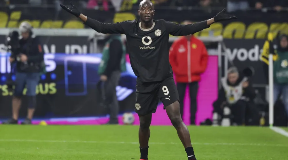 الغيني سيرهو جيراسي مهاجم بوروسيا دورتموند (إ.ب.أ)