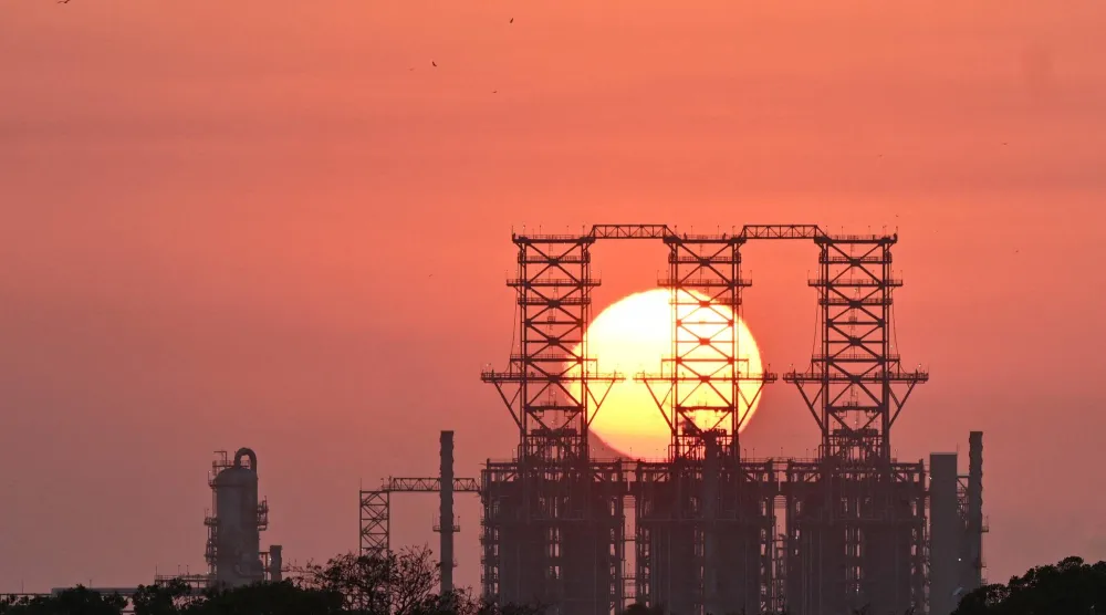 مصفاة أولميكا التابعة لشركة النفط الحكومية «بيميكس» في دوس بوكاس بالمكسيك (رويترز)