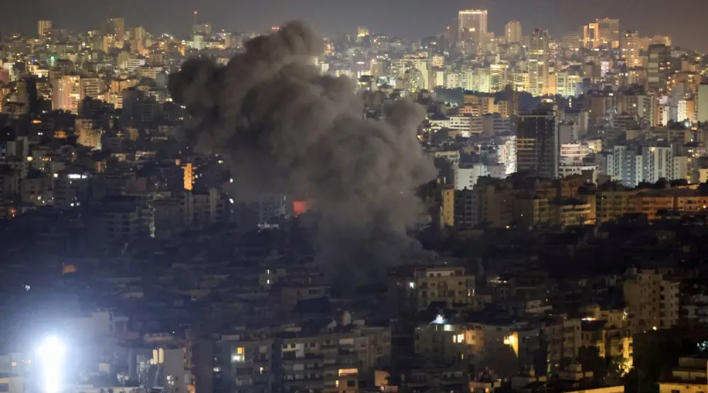 İsrail’in Beyrut’un güney banliyölerine düzenlediği hava saldırılarının ardından yükselen dumanlar (Reuters)