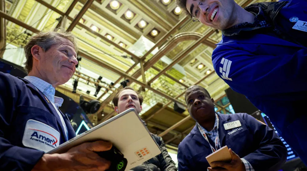 متداولون في بورصة نيويورك (رويترز)