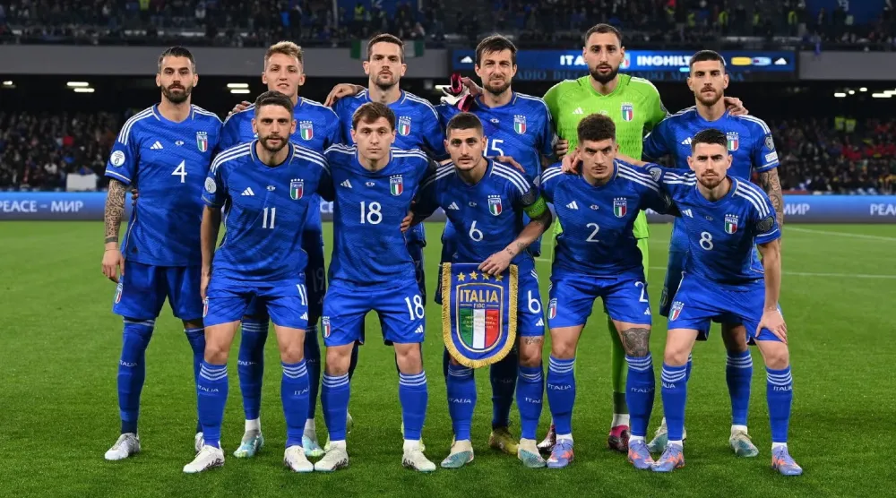 منتخب إيطاليا من عملاق إلى فريق خسر هيبته (رويترز)