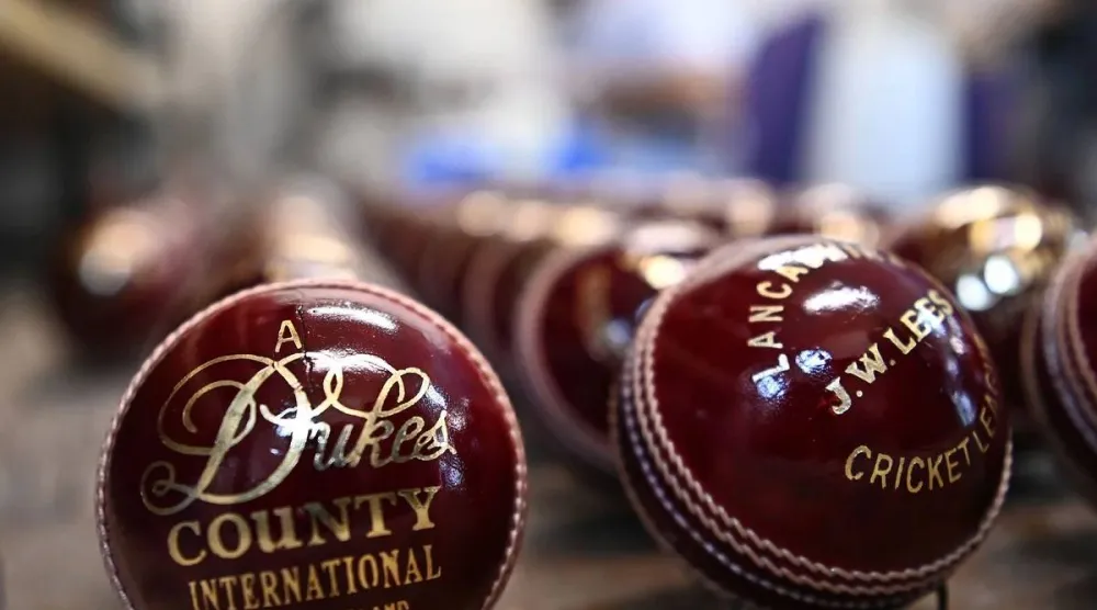 سيضطر موسم الكريكيت الإنجليزي إلى تقنين عدد الكرات بسبب مشكلات سلاسل الإمداد (الكريكيت الإنجليزي)