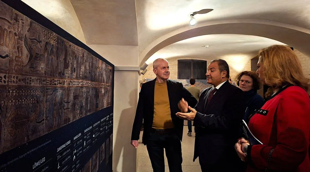 لوحات تعبر عن الأبراج السماوية في المعرض الأثري (وزارة السياحة والآثار المصرية)