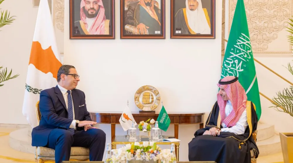 وزير الخارجية السعودي خلال استقباله نظيره القبرصي في الرياض (واس)