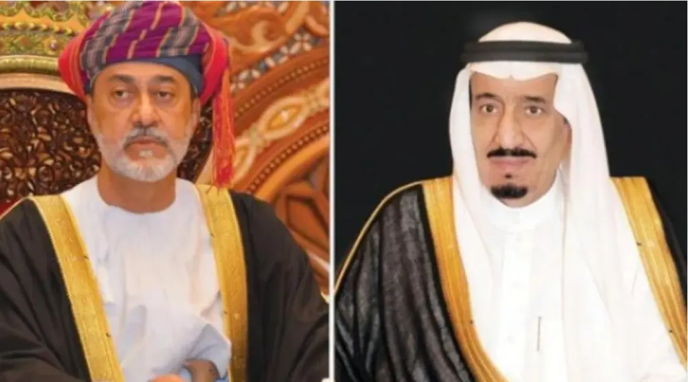 خادم الحرمين الشريفين الملك سلمان بن عبد العزيز وسلطان عُمان هيثم بن طارق (الشرق الأوسط)