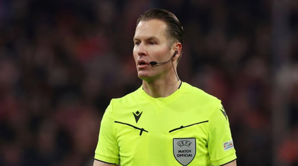 الحَكم الهولندي داني ماكيلي (منتخب إيطاليا)