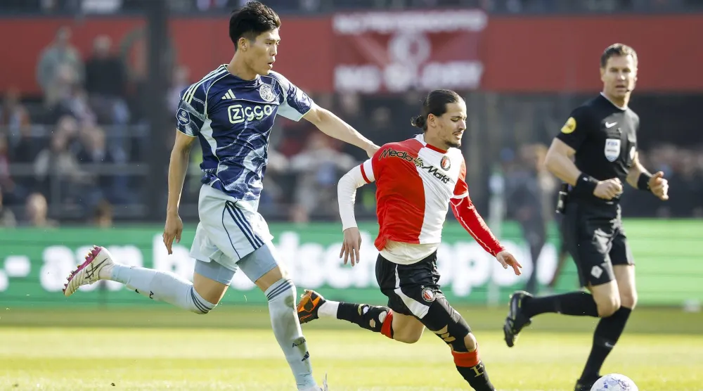 الجزائري أنيس حاج موسى لاعب فينورد (إ.ب.أ)