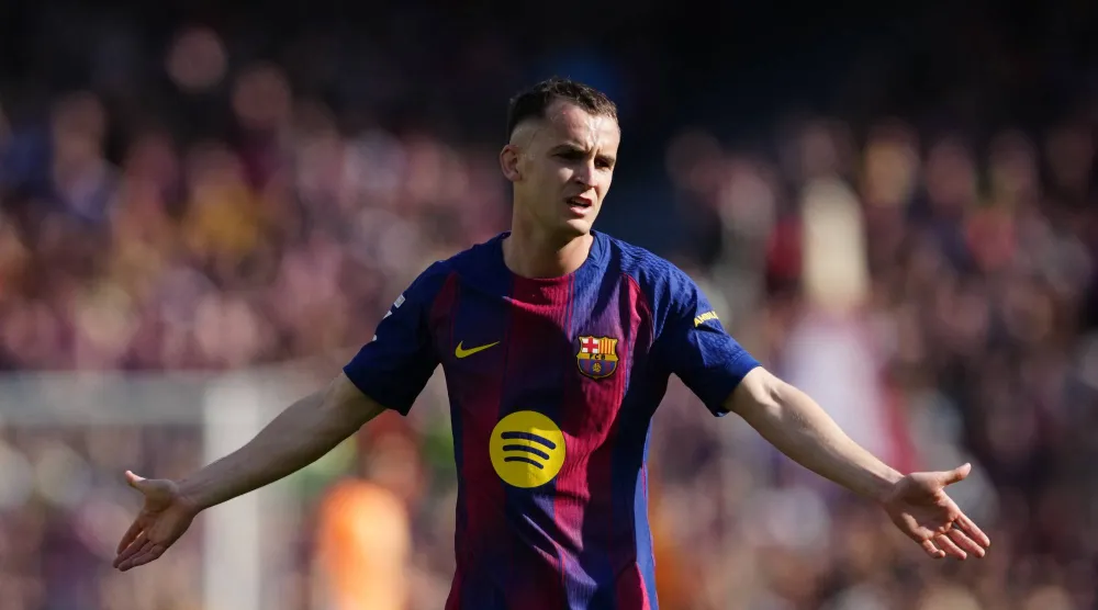 مارك كاسادو لاعب وسط برشلونة (إ.ب.أ)