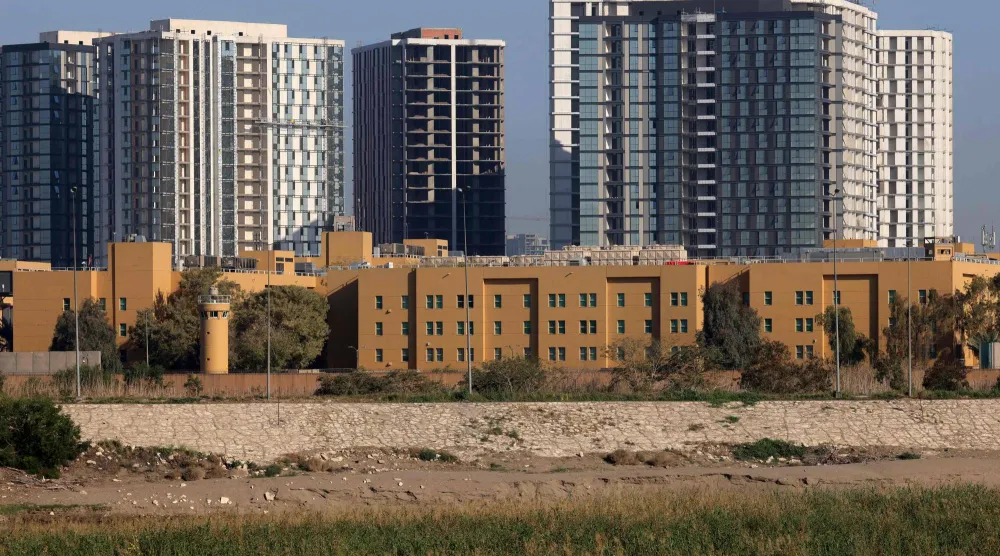 السفارة الأميركية (في المقدمة) في المنطقة الخضراء المحصنة ببغداد العراق 17 مارس 2026 (أ.ف.ب)
