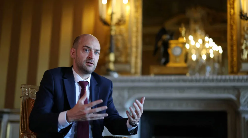 وزير الخارجية الفرنسي جان-نويل بارو خلال مقابلة مع «وكالة الصحافة الفرنسية» في مبنى وزارة الخارجية في باريس 24 مارس 2026 (أ.ف.ب)
