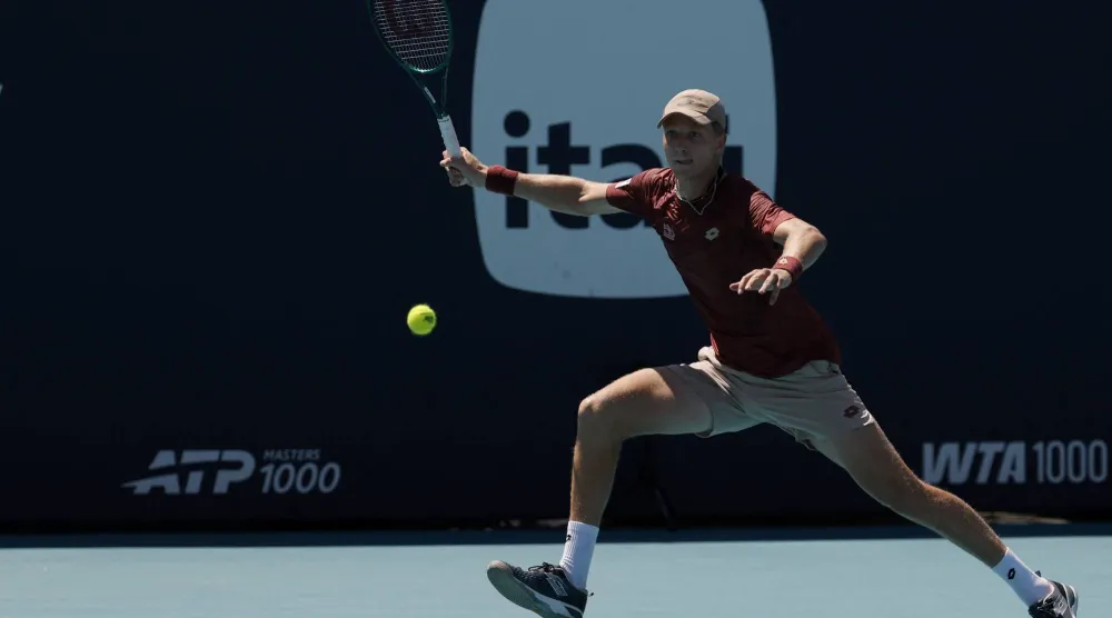 الإسباني مارتين لاندالوسي يتألق في ميامي (رويترز)