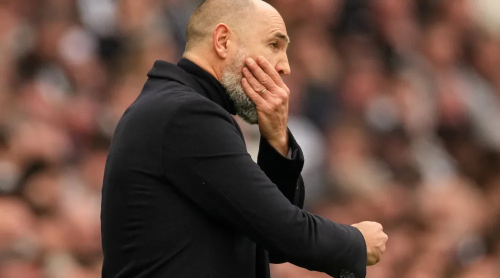 إيغور تيودور فشل في تعديل مسار السبيرز (أ.ب)