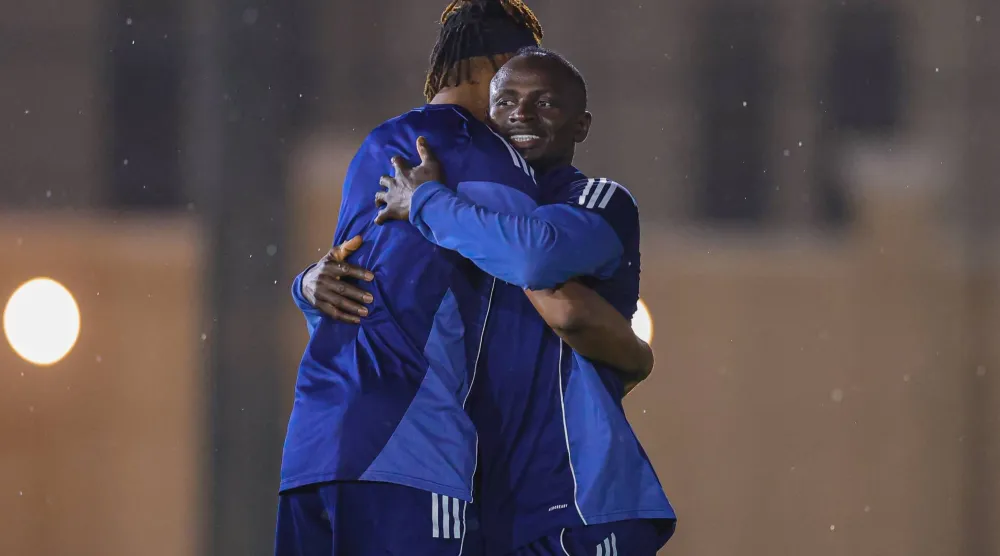 ساديو ماني خلال مشاركته في الحصة التدريبية (نادي النصر) 