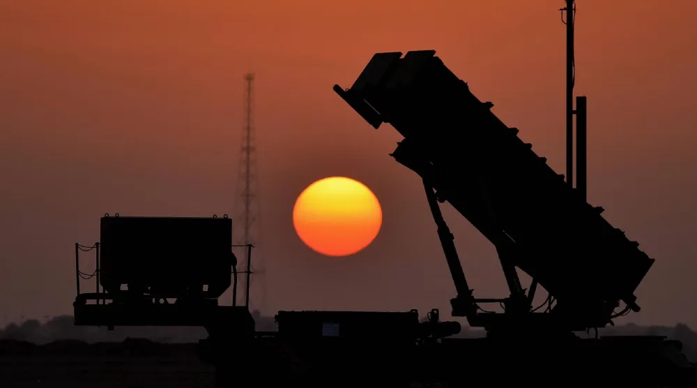 «الدفاعات الجوية» السعودية تواصل تصديها بكفاءة للهجمات العدائية (وزارة الدفاع)