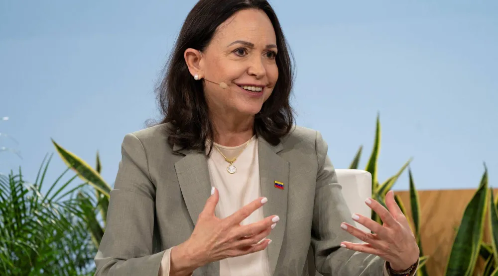 زعيمة المعارضة الفنزويلية والحائزة على جائزة نوبل للسلام تتحدث خلال مؤتمر «سيراويك» (رويترز)