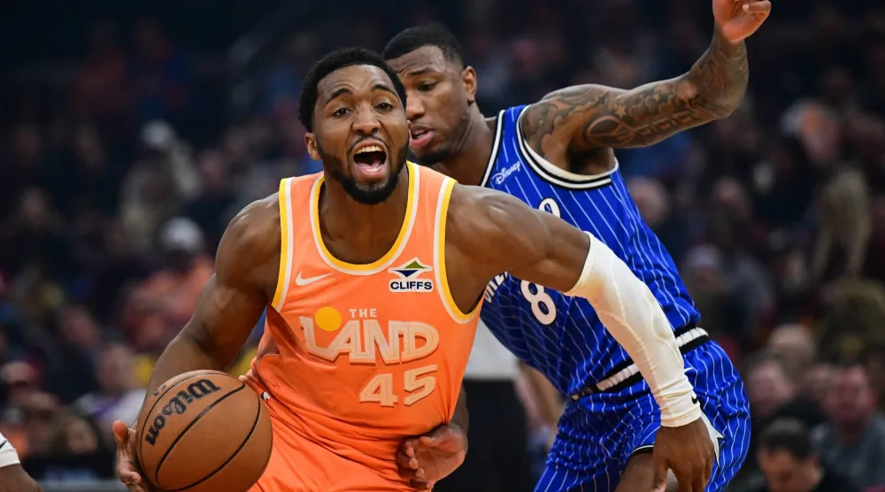 تألق دونوفان ميتشل بشكل لافت وقاد كليفلاند كافالييرز إلى الفوز على أورلاندو ماجيك (رويترز)