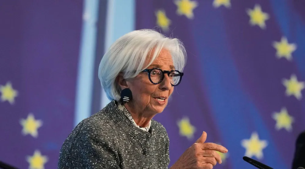 لاغارد تتحدث في المؤتمر الصحافي الذي أعقب اجتماع مجلس إدارة البنك المركزي الأوروبي في 19 مارس الحالي (أ.ب)