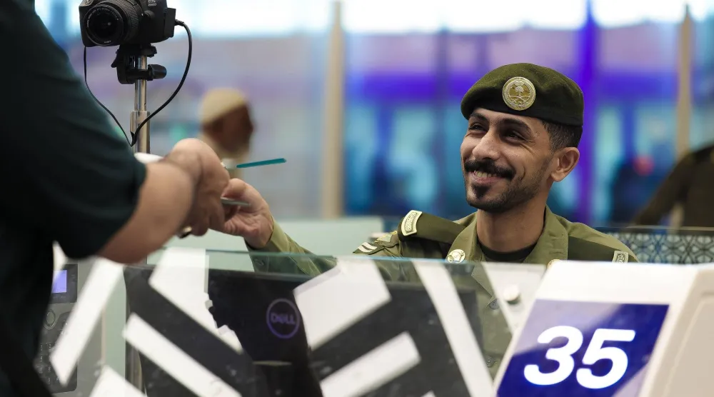 تضمنت الإجراءات التمكين من المغادرة دون فرض رسوم أو غرامات (الجوازات السعودية)