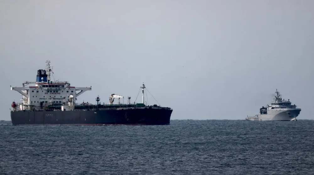 عبَرت الناقلة المملوكة لشركة «بانجشاك كوربوريشن» مضيق هرمز يوم الاثنين (أ.ف.ب)