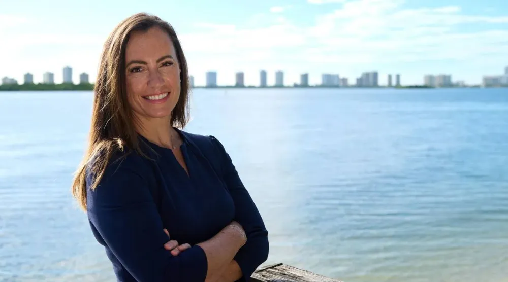 الديمقراطية إميلي غريغوري الفائئزة في انتخابات خاصة الثلاثاء في ولاية فلوريدا الأميركية (متداولة)