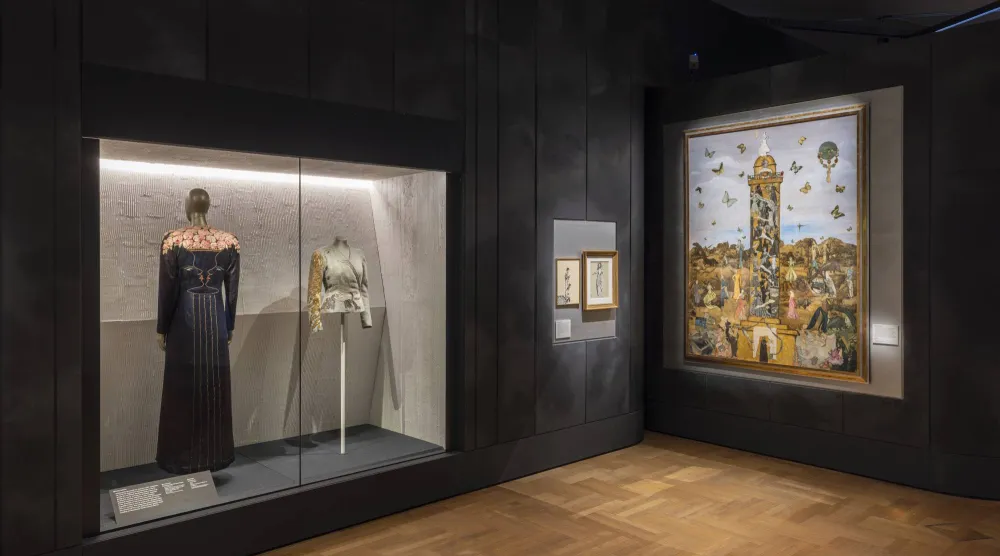 لقاء الفن والموضة وجهان لعملة واحدة في الدار منذ تأسيسها ورقته الرابحة كانت ولا تزال أنه لم يُقدس الماضي فيتقيد به بل حاوره بلغة معاصرة وواقعية