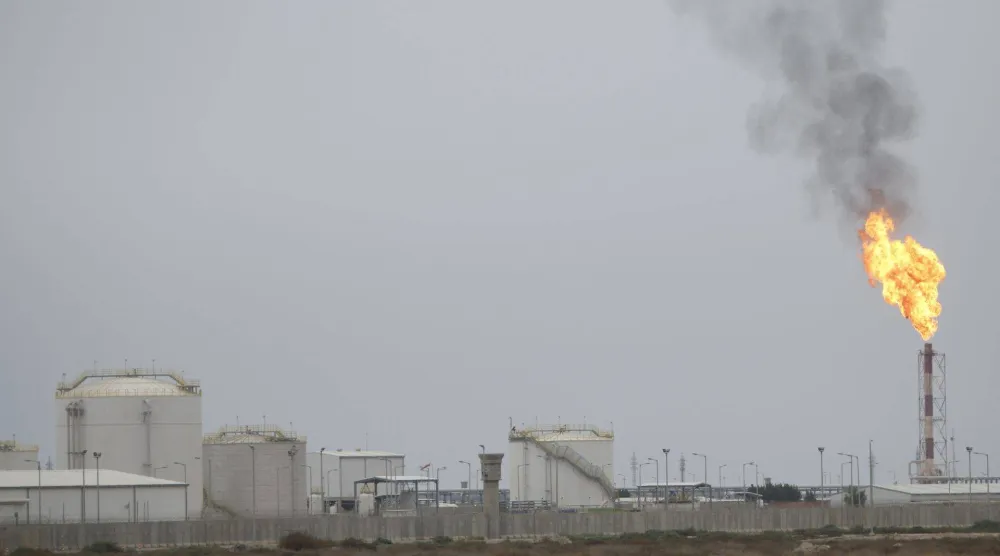 منظر عام لحقل غرب القرنة - 2 النفطي في جنوب البصرة (رويترز)