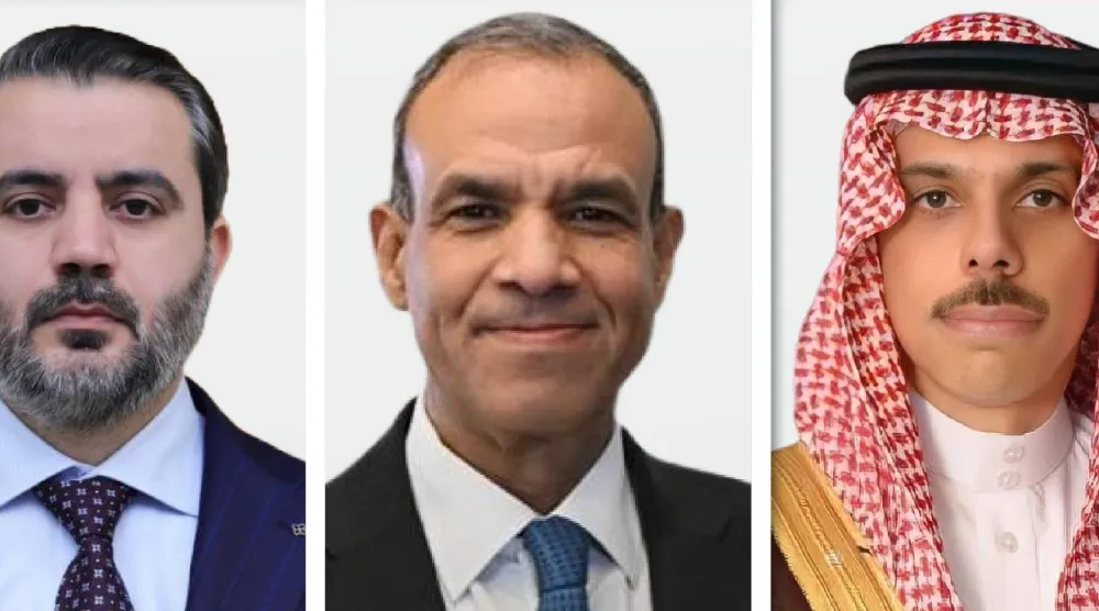 الأمير فيصل بن فرحان ود. بدر عبد العاطي وأسعد الشيباني (الشرق الأوسط)