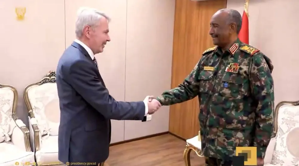 البرهان مستقبلاً المبعوث الشخصي للأمين العام للأمم المتحدة إلى السودان، بيكا هافيستو (مجلس السيادة السوداني)