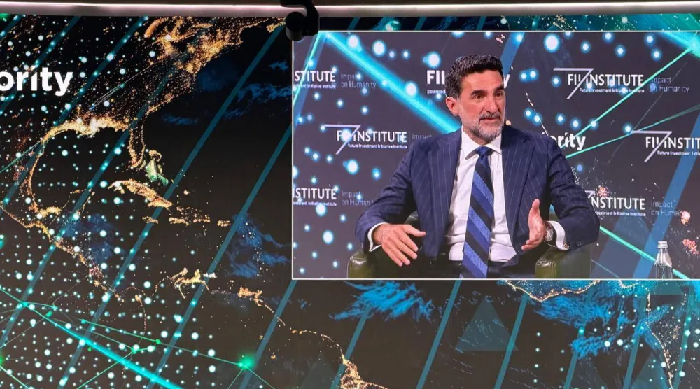 الرميان يتحدث خلال مشاركته في قمة «مبادرة مستقبل الاستثمار» في ميامي (الشرق الأوسط)