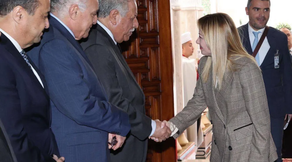 رئيسة الوزراء الإيطالية مع كبار المسؤولين الجزائريين (الرئاسة الجزائرية)