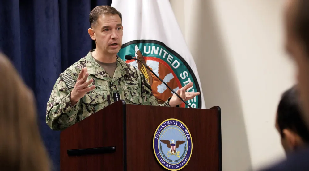 الأميرال براد كوبر قائد القيادة المركزية الأميركية (إ.ب.أ)