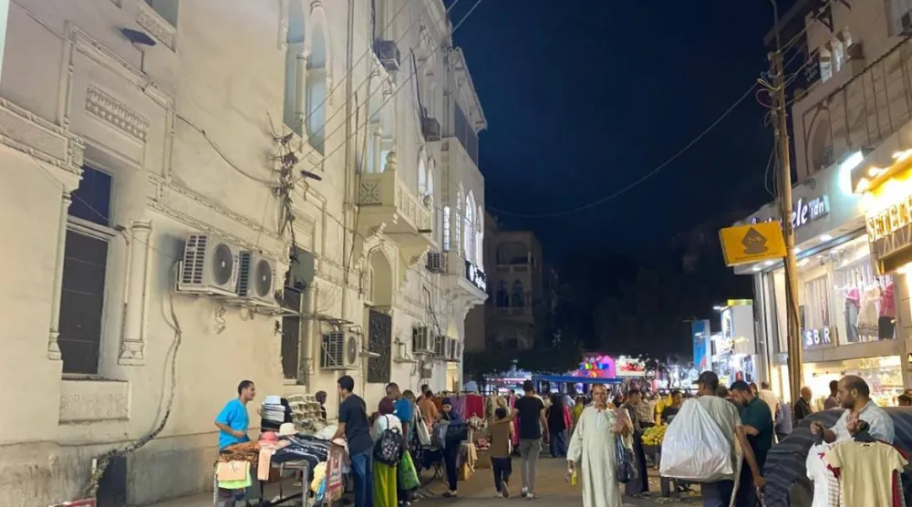 مصريون يشتكون من «التسعير العشوائي» للسلع مع ارتفاع الدولار (الشرق الأوسط)