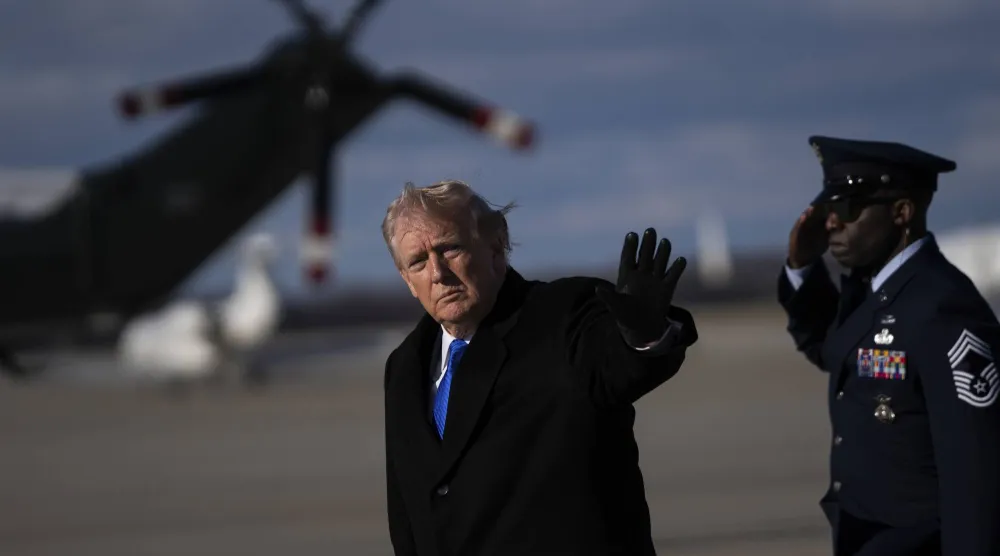 الرئيس الأميركي لدى وصوله إلى قاعدة أندروز المشتركة يوم 23 مارس (نيويورك تايمز)