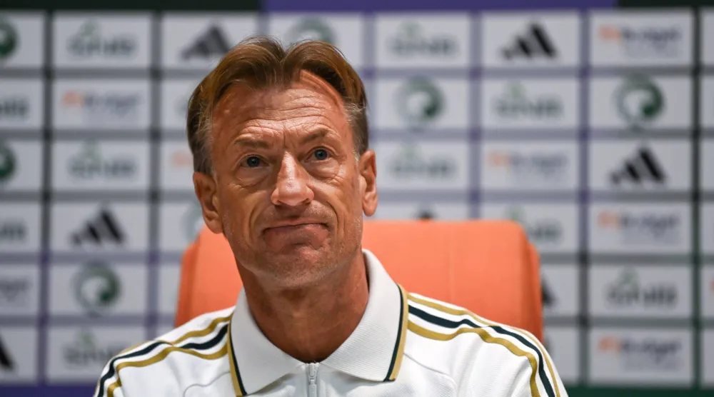 الفرنسي هيرفي رينارد المدير الفني للمنتخب السعودي (تصوير: علي خمج) 