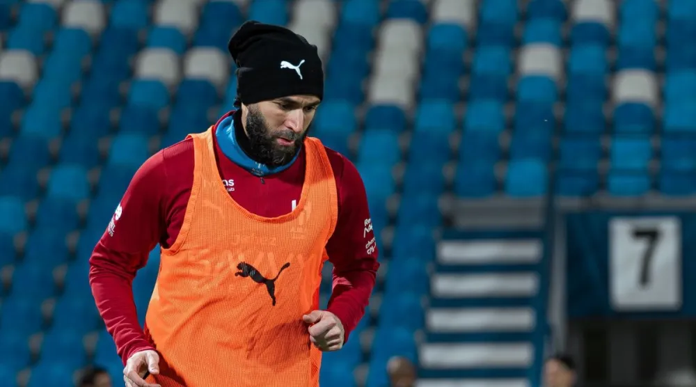 بنزيمة خلال التدريبات (موقع النادي)