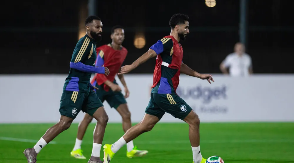 لاعبو الأخضر خلال استعداداتهم للمواجهة (المنتخب السعودي)