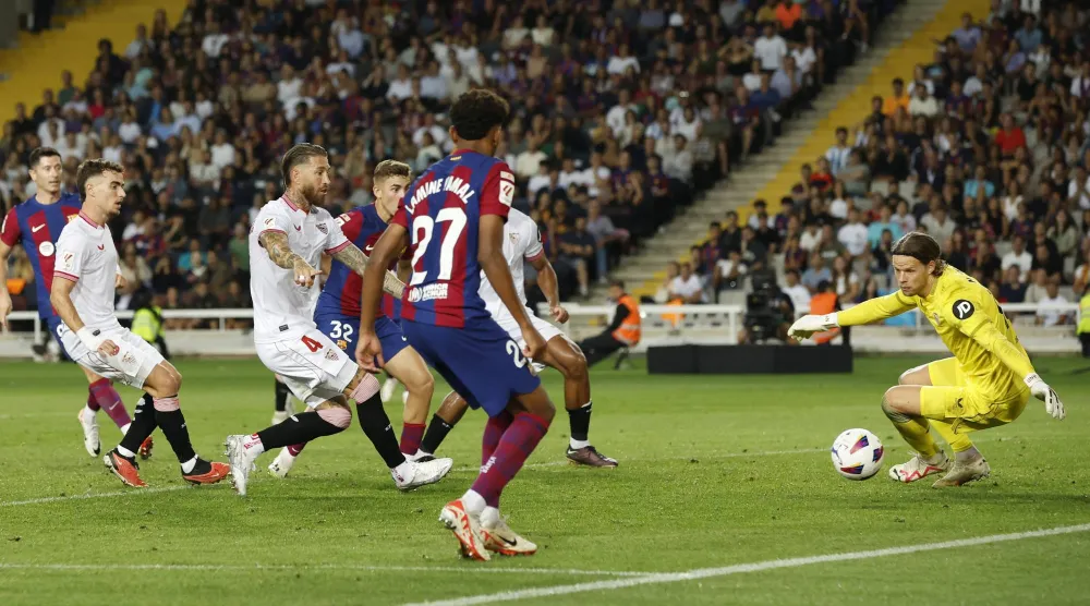 راموس إبان تمثيله إشبيلية في «الدوري الإسباني» (رويترز)